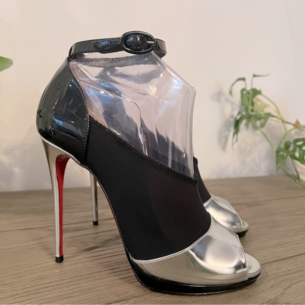 Christian Louboutin Super Divo Neoprene Peep Pumps | Size 38